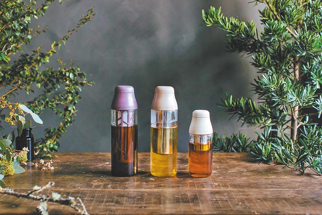 TOAST SCENE隨身玻璃茶瓶，500ml售價1280元，1000ml售價2080元。（nest巢家居提供）