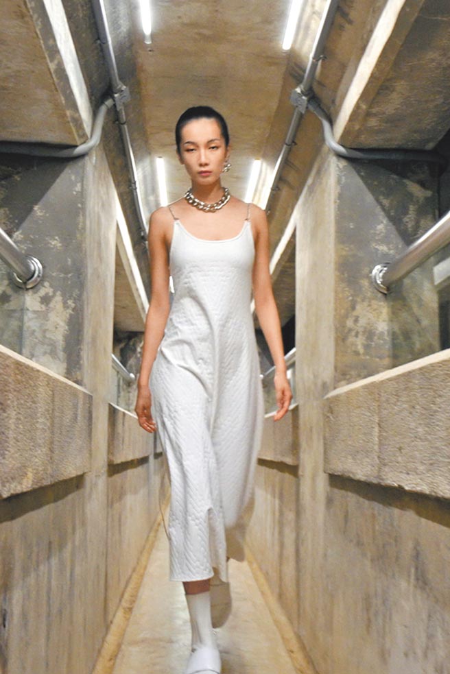 純白簡約乾淨的線條，是黃薇本季的設計特色。（Jamie Wei Huang提供）