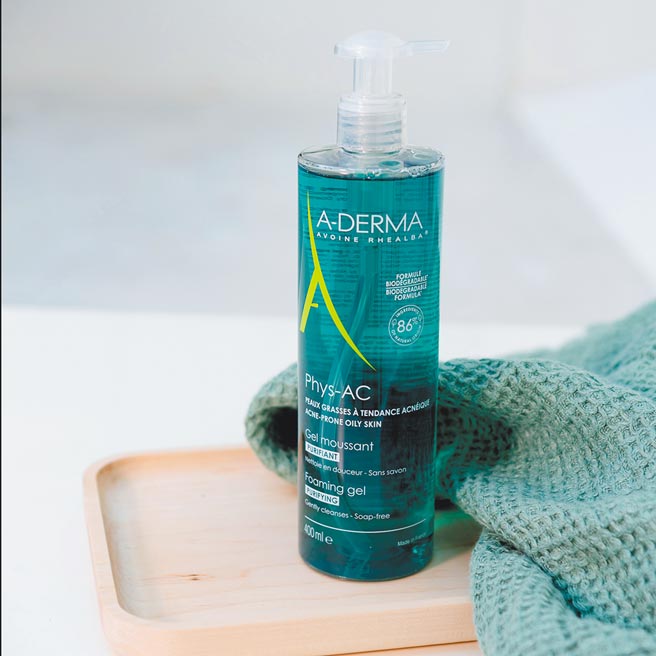 专业保养艾芙美推出美肌3步骤，先以「艾芙美燕麦新叶控油清爽洁肤凝胶」200ml，850元。（艾芙美提供）