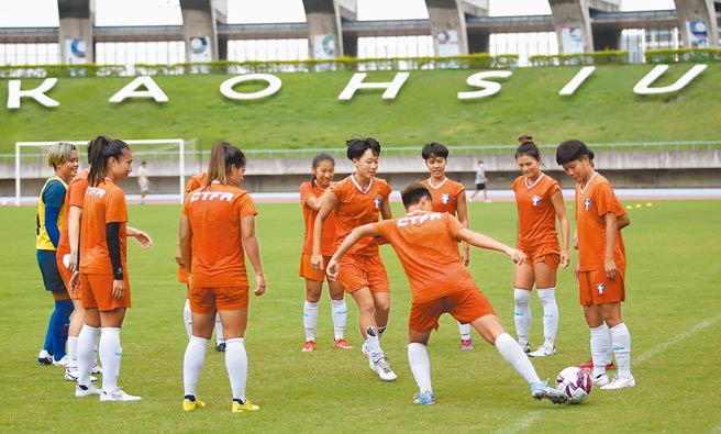 中华女足原本要在高雄国家体育场踢亚洲杯资格赛，后来赛事改到巴林。（李弘斌摄）