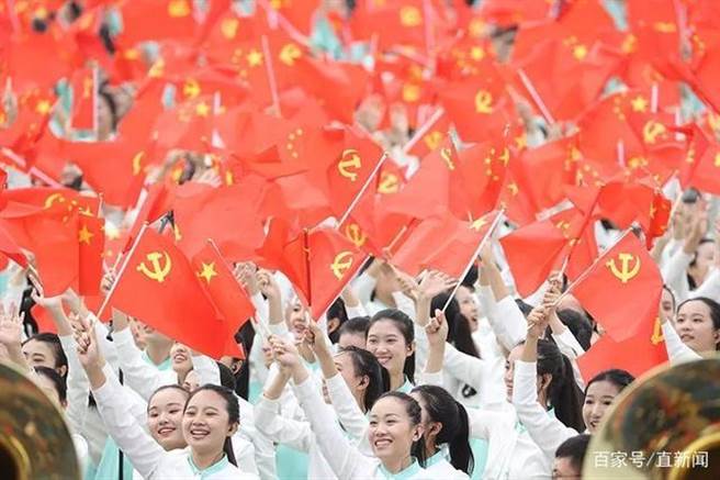 习近平在庆祝中共成立100周年大会发表有关「全体人民共同富裕取得更为明显的实质性进展」表述。（深圳卫视）