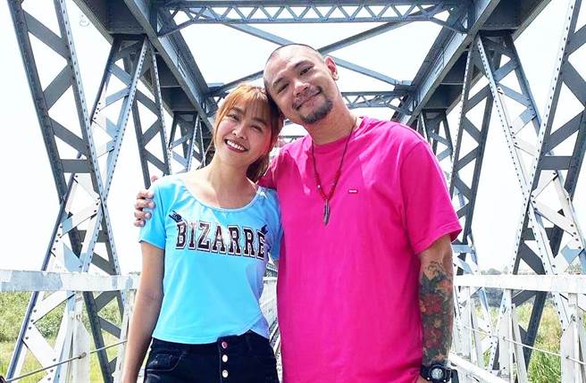 金刚、小娴卖40元鸡翅被轰太贵。（图／小娴 （黄瑜娴） 脸书）