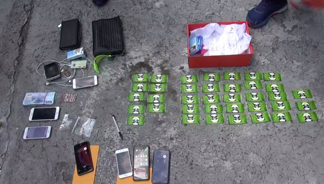 起出毒品咖啡包38包(毛重226克)、恺他命、手机等证物，臺中地检署以贩卖第三级毒品罪嫌将两名犯嫌起诉。(戴志扬翻摄)