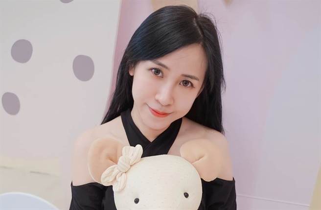 「乡民女神」洁哥的育儿日常引起网友讨论。（图／洁哥/李秉洁脸书）