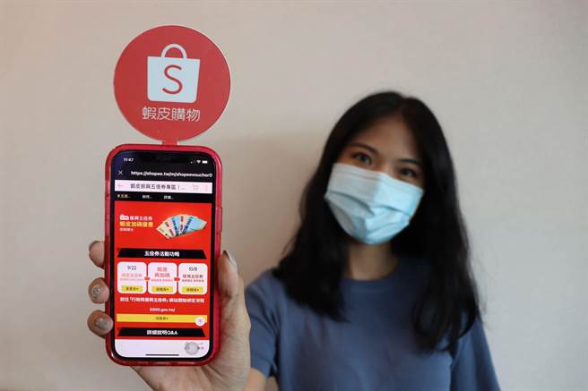 今年的振興五倍券不管實體、電商通路等均可使用，蝦皮購物也率先公布將配合政府，攜手台灣在地店家推出「五倍券專區」。（蝦皮購物提供）