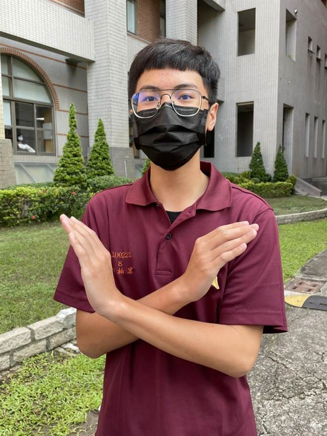 赖姓男同学没有施打疫苗的原因就是单纯不想打，并非挑选疫苗厂牌或是怕施打疫苗后有副作用，他认为目前疫情状况不严重，所以不愿意施打任何疫苗。（洪浩轩摄）