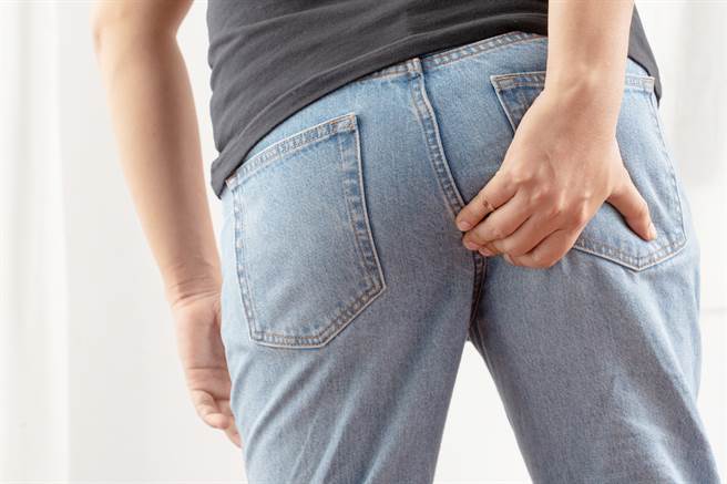 男子2年来身体出现异常，排尿时会同时排出粪便，甚至还能用菊花射精。(示意图/达志影像)