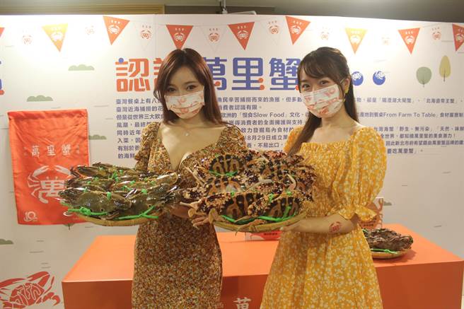 新北万里蟹今年与电商平台合作贩售万里蟹。（陈慰慈摄）