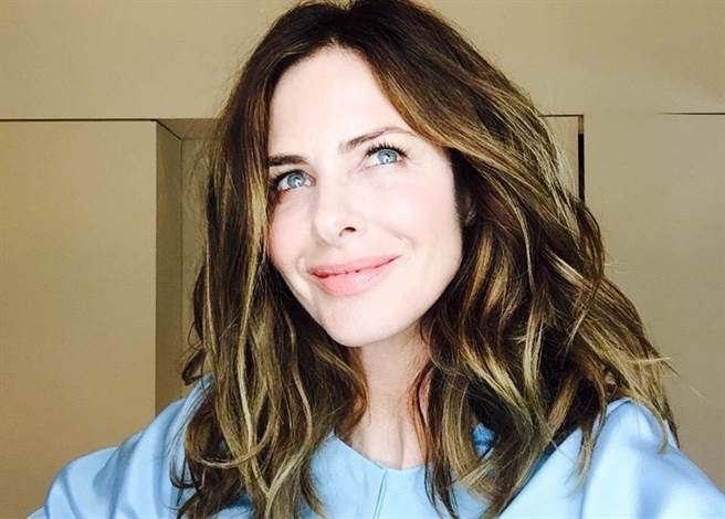 伍道尔时常开直播示范穿搭。(图/翻摄自伍道尔脸书)