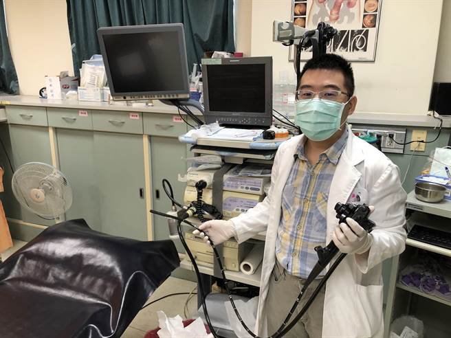 卫福部台中医院肝胆肠胃科医师庄家舜说，目前最常见诊断胃食道逆流的方式为胃镜检查，透过内视镜观察贲门（胃与食道交接口）是否松弛或溃疡（图为胃镜检查示意照） 。（台中医院提供／冯惠宜台中传真）