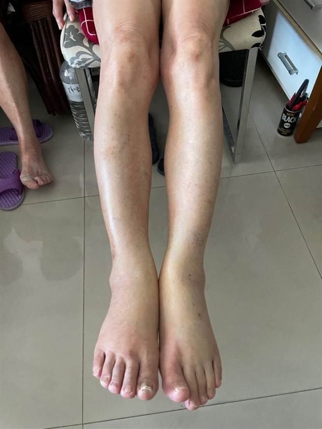 原PO晒出爷爷的美腿照。（图／翻摄自Dcard）