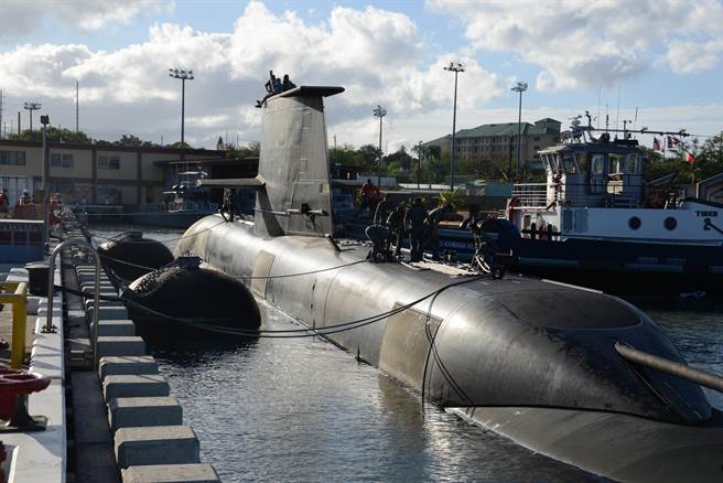 柯林斯级预计2036年会除役，而不论新的核动力潜舰是直接由AUKUS伙伴那取得现货，还是由澳洲自己生产，恐怕得要很长一段时间，这代表澳洲战略可能在2030年代严重下滑。图为该级希恩号。(图/DVIDS)