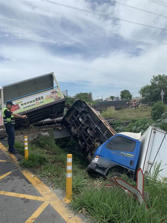 黄姓送货员去年6月26日端午节连假期间，开车与台糖小火车车头发生擦撞，小货车与火车车头双双翻落排水沟中，黄男因此吃上公共危险罪官司，遭判刑5个月。（资料照）