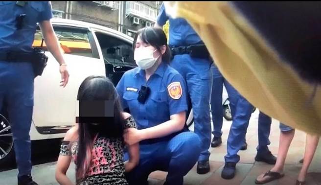 梁姓女子企图谎报身分，但被警方识破并搜出毒品。（翻摄照片／林郁平台北传真）