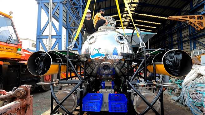 中山第一代双载水下载具外观。（国立中山大学提供／袁庭尧高雄传真）