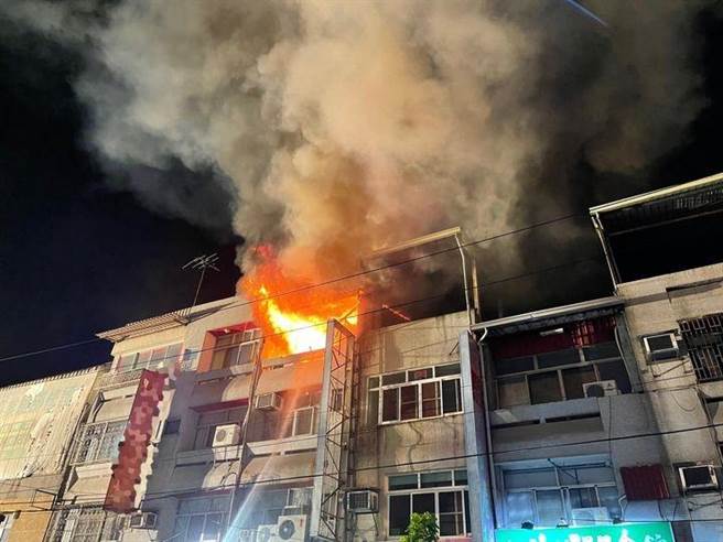 员林市大同路上的就大同夜市旁一间民宅顶楼，上月底发生火警，火警虽无人受困受伤，但参与救火的叶姓消防员任务结束后却出现横纹肌溶解症。（彰化县消防局提供／谢琼云彰化传真）