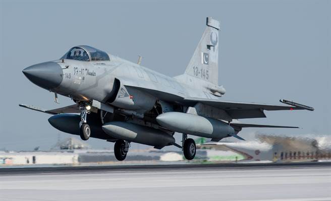 巴基斯坦空军JF-17「雷电」战机的资料照。（达志影像/Shutterstock）