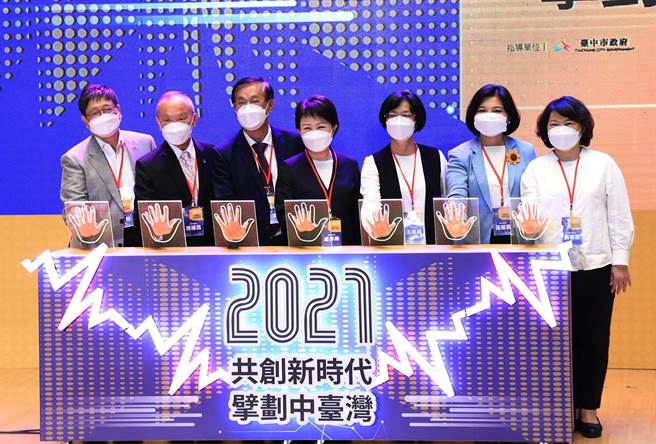 蓝营中台湾7县市长齐聚论坛，国民党魁人选心中各有所属。（陈世宗摄）