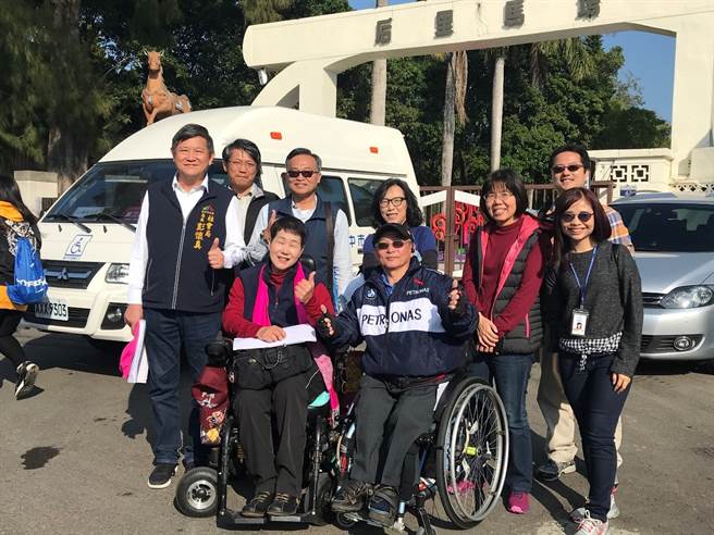 臺中市政府于2020年举办台湾灯会，规划中即运用「性别友善环境评核机制」，图为社会局长彭怀真与性别平等及身障领域专家学者实地进行评估检视。(图/臺中市政府提供)