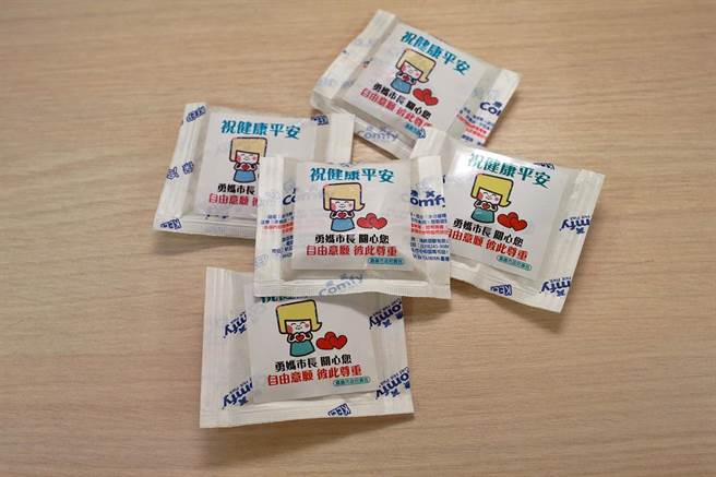 嘉義市準備「小冰寶」給打疫苗的學生用於緩解施打後的不適感。（嘉義市政府提供）