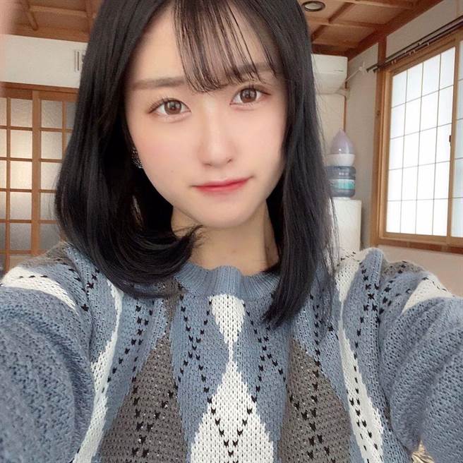 高仓雅长相甜美可爱，目前就读大三的她未来想要当新闻主播（翻摄高仓雅IG）