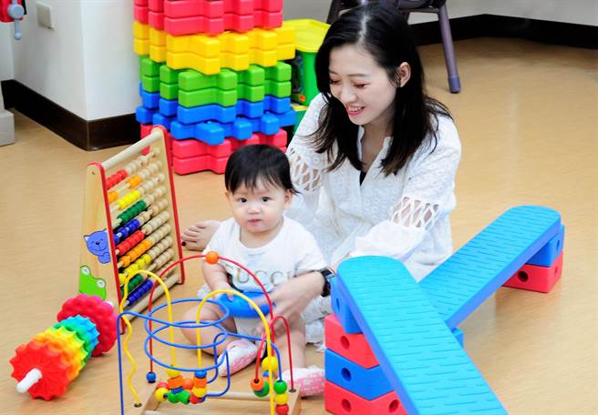 新北市立图书馆10月起推出20场次的「阅读」与「育儿」线上讲座。（新北市立图书馆提供）