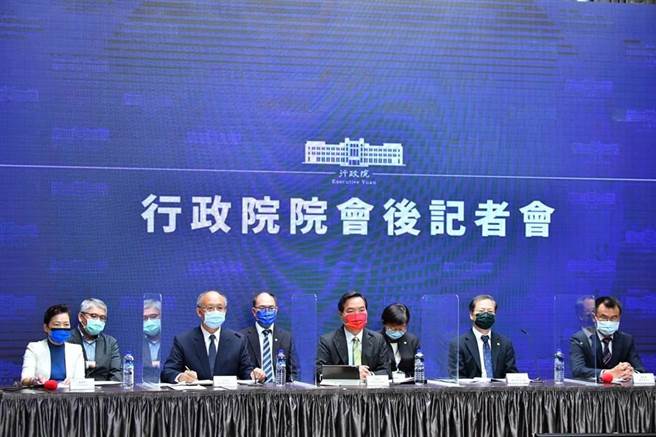 行政院23日会后记者会说明申请加入「跨太平洋伙伴全面进步协定」（CPTPP）相关进度。（行政院提供）