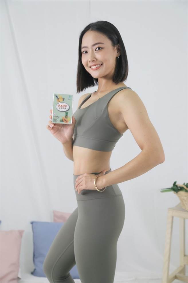 健美小姐Mia推荐运动搭配「超级站蔬果酵素清畅胶囊」，让身体顺畅不卡卡。(图/超级站提供)
