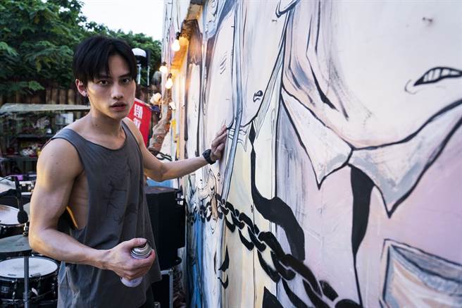 范少勋在《四楼的天堂》饰演街头。（公视提供）