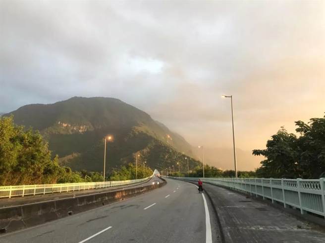 骑行环岛。（作者提供）