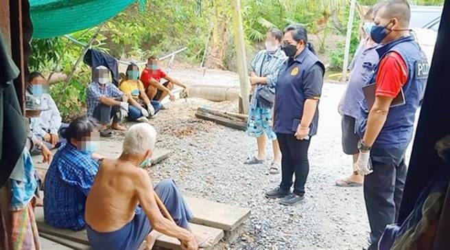 82岁老妇病逝成腐尸，睡同床的84岁姊姊竟然以为妹妹只是睡着。（图／翻摄自《泰国世界日报》）