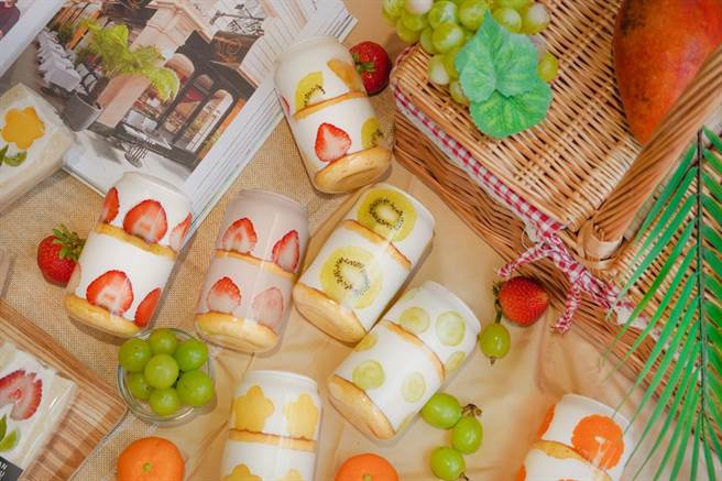 新光三越台北南西店日本展Fruit Club果实俱乐部-可乐罐造型蛋糕，250元。（新光三越提供）