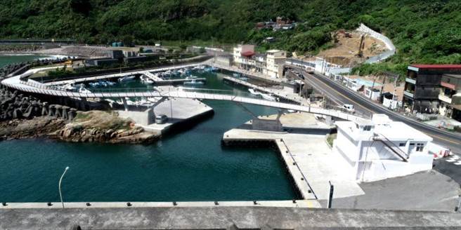 产发处办理的「望海巷渔港景观桥工程」，获得「最佳规划设计类金质奖」。（基隆市政府提供／陈彩玲基隆传真）