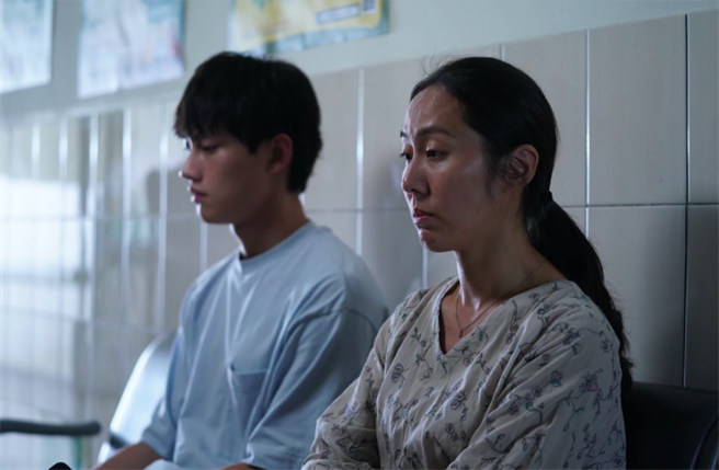 Netflix正式宣布《比悲傷更悲傷的故事》影集版將於10月22日播出。（Netflix提供）