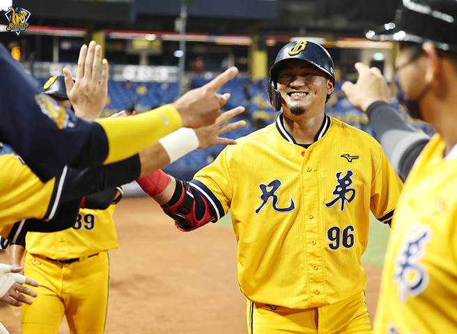 中信兄弟蘇緯達也貢獻1發2分全壘打。（中信兄弟提供）
