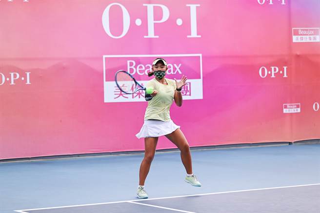 美杰仕OPI杯全国青少年网球锦标赛14岁女子组蔡宇宁勇夺单、双打双料冠军。（海硕整合行销提供）