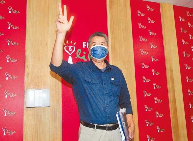 国民党主席候选人张亚中承诺，若当选国民党主席，会与中国共产党进行两岸和平备忘录的对话协商，并表示「两岸和平协定搞定以后，台湾就有国际空间」。舆论质疑其论述近乎「两国论」，几可断定无法通过检验。（粘耿豪摄）