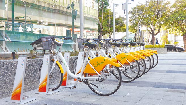 台中捷運綠線市政府站外也設有iBike租賃站點，提供捷運旅客接駁需求。（交通局提供／林欣儀台中傳真）