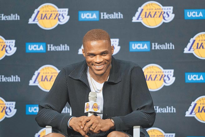 NBA新球季的西区冠军赔率出炉，引进韦斯布鲁克的湖人，以1赔1.7领先群雄。（美联社）