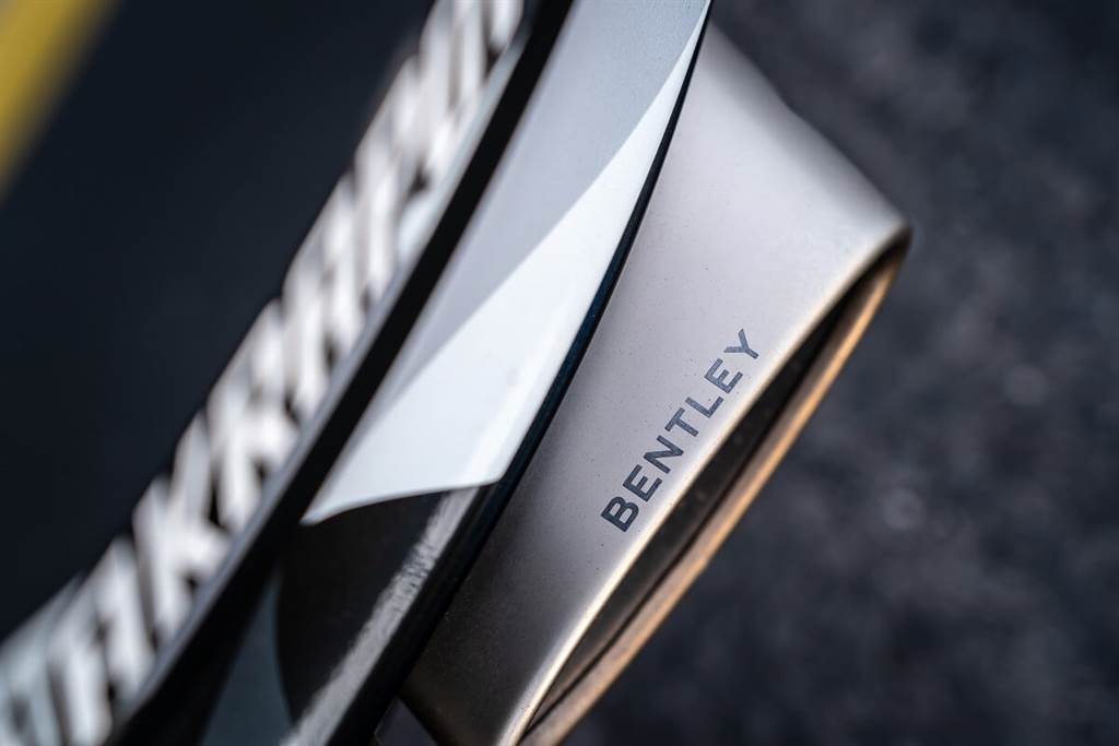 Bentley推出Continental GT Speed專用的Akrapovič鈦合金排氣管（圖／CarStuff）