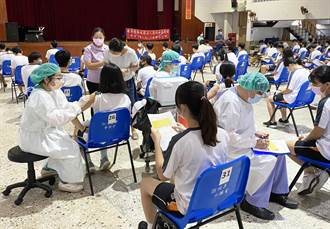 屏東校園接種BNT第2天 逾千人請疫苗假