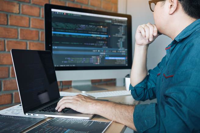 工程师年薪破百万却单身，网友点出工程师的2大问题，难怪常说女生肤浅。（图／Shutterstock）