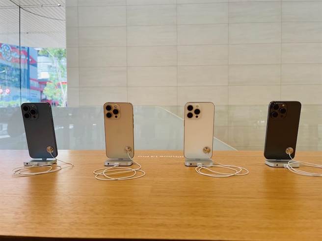 苹果全新的iPhone 13 Pro系列。（资料照／石欣蒨摄）