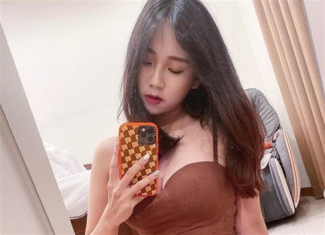 Q塔获封「最凶国文老师」。(图/翻摄自Q塔IG)