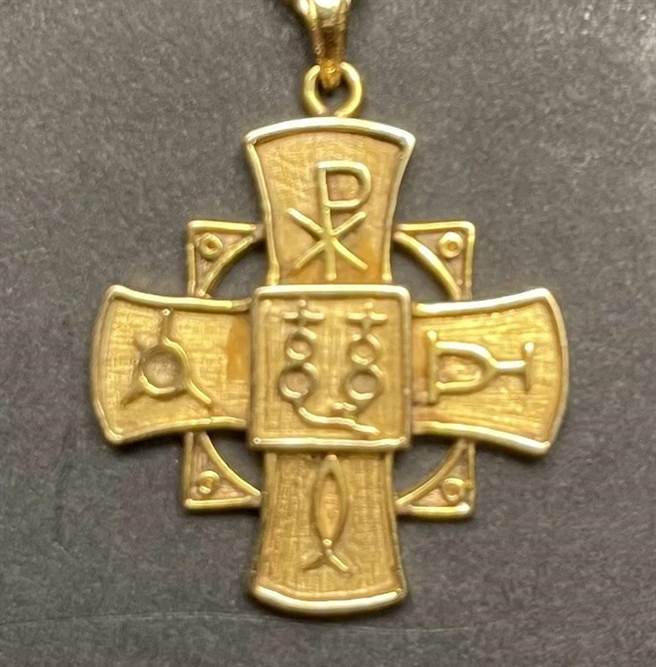 「羅慧夫人道獎」獎座是依據羅慧夫醫師的家徽所打造。（長庚醫院提供／林周義台北傳真）