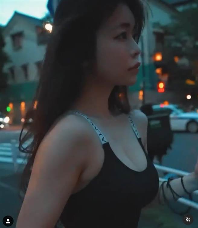 看背影就知道不简单！日本街头「自行车正妹」真实身份是「超爱台湾」的她  （图片／JKF提供）