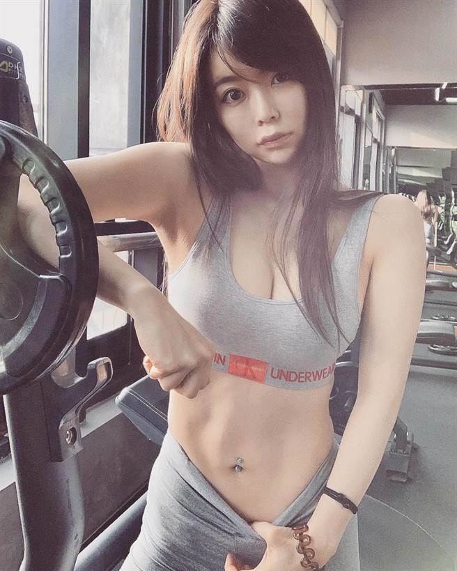 看背影就知道不简单！日本街头「自行车正妹」真实身份是「超爱台湾」的她  （图片／JKF提供）