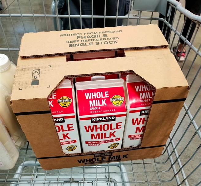 好市多鲜奶夯到缺货，店员教1招秒搬走1箱。（图／翻摄自COSTCO 好市多 消费经验分享区）