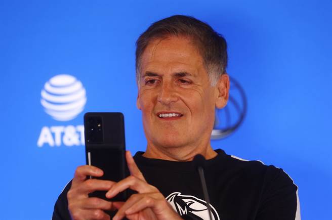 独行侠老板库班预告将在新球季帮诺维兹基办理退役球衣仪式。(路透资料照)