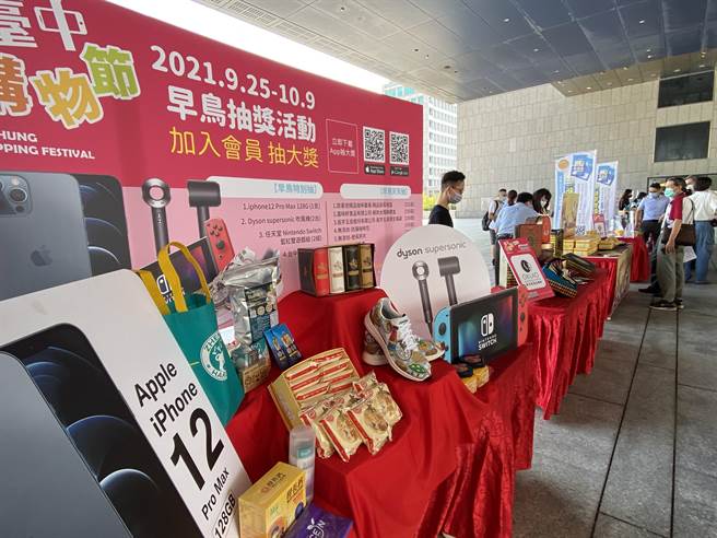疫情衝击，很多业者厂商期台中购物节商机。（卢金足摄）
